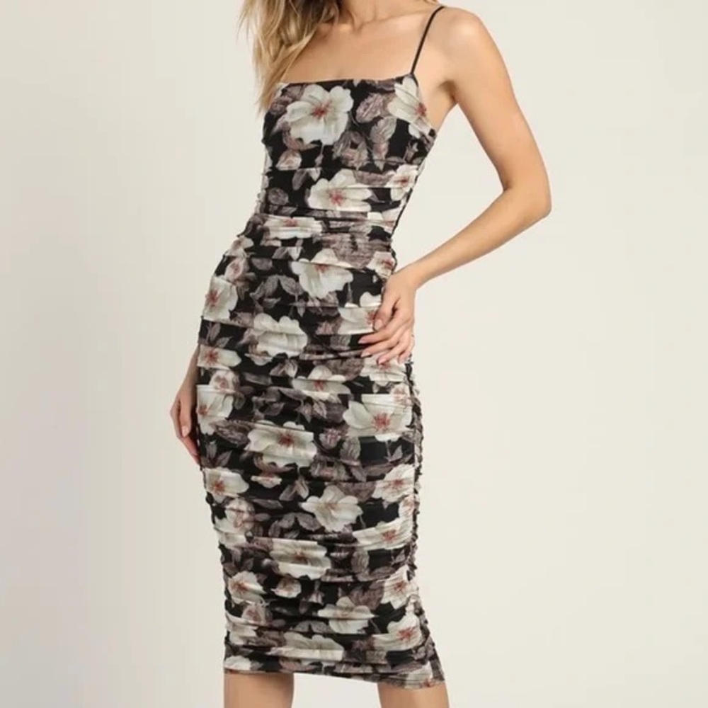Lulus Black Floral Ruched Midi Dress - Medium